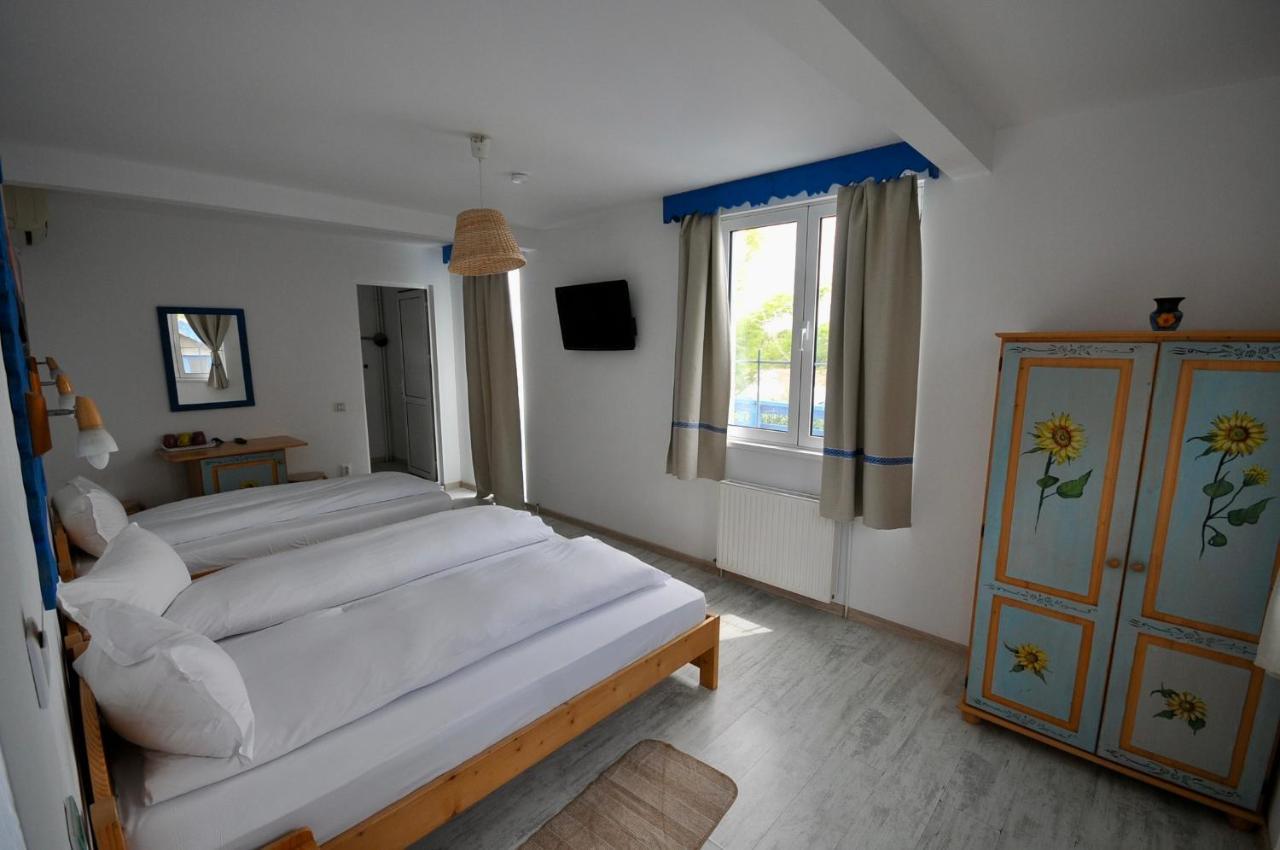 Pension Sharaiman Dunavatu de Jos ภายนอก รูปภาพ